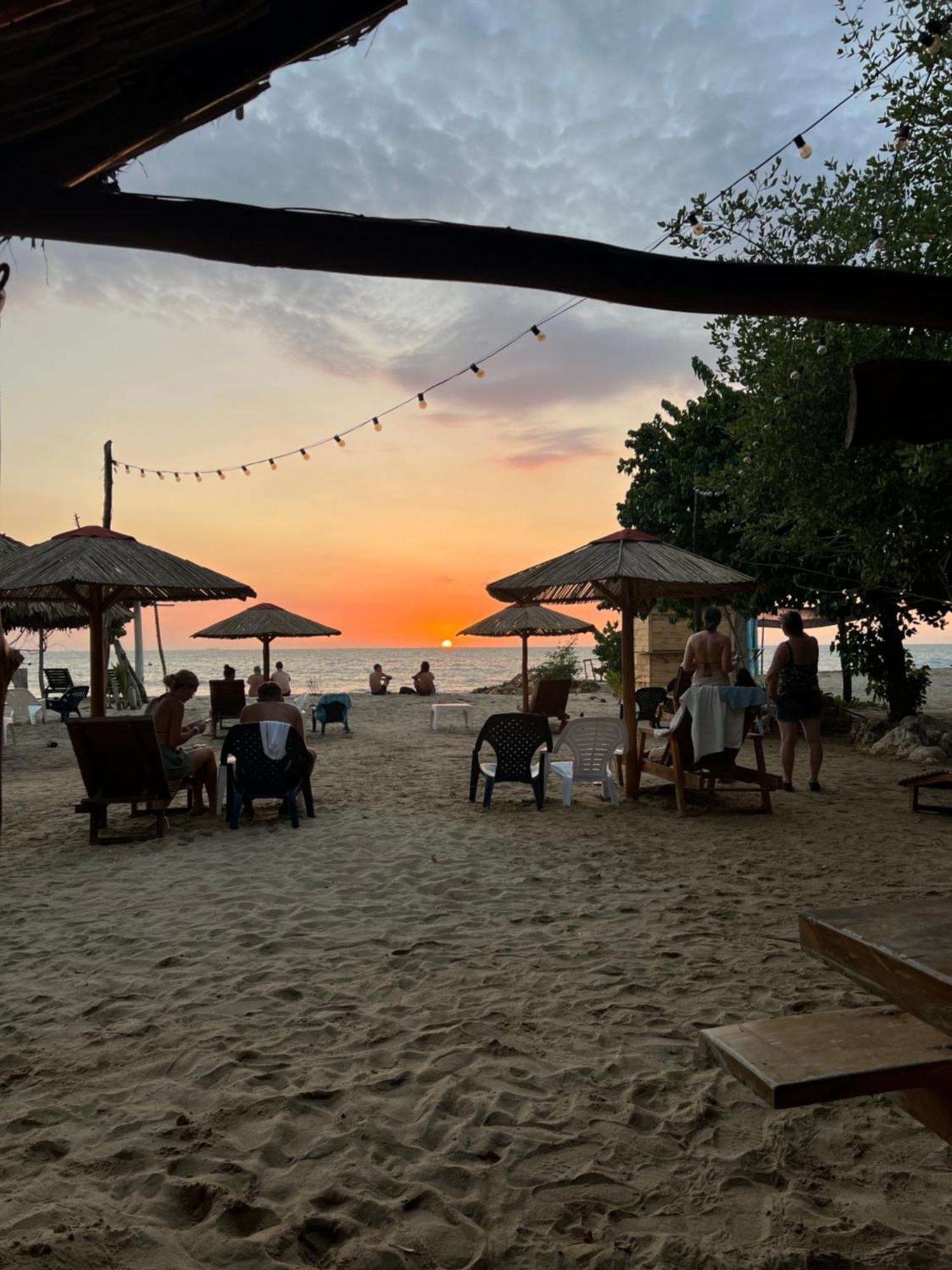 Hostel Beach House Rincon ภายนอก รูปภาพ